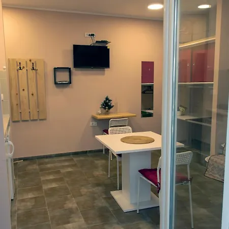 Anrora 3 Apartment