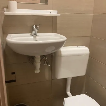 Anrora 3 *